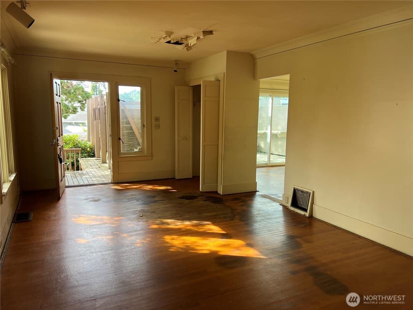 Property photo for 3021 Fuhrman Avenue E, Seattle photo 6