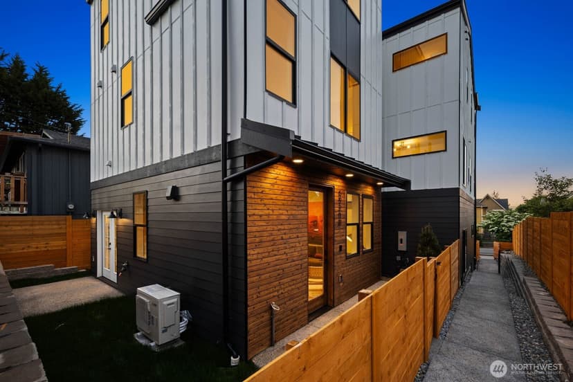 Property photo for 5921 32nd Avenue SW #B, Seattle photo 3