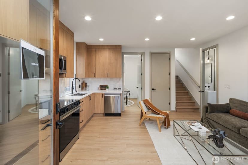Property photo for 5921 32nd Avenue SW #B, Seattle photo 4