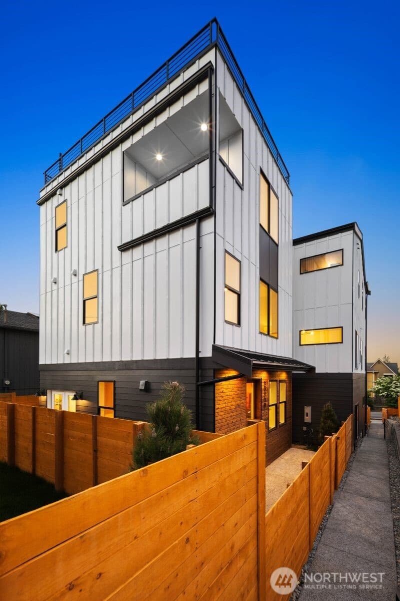 Property photo for 5921 32nd Avenue SW #B, Seattle photo 2
