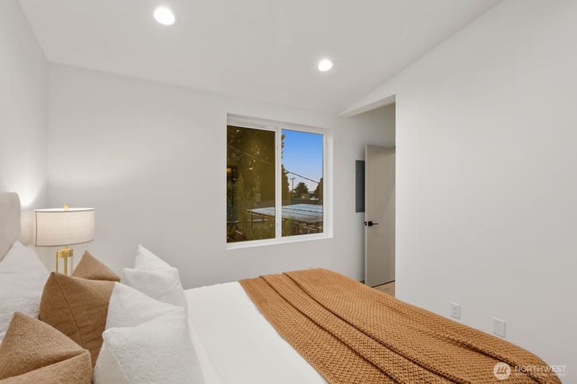 Property photo for 5923 32nd Avenue SW, Seattle photo 15