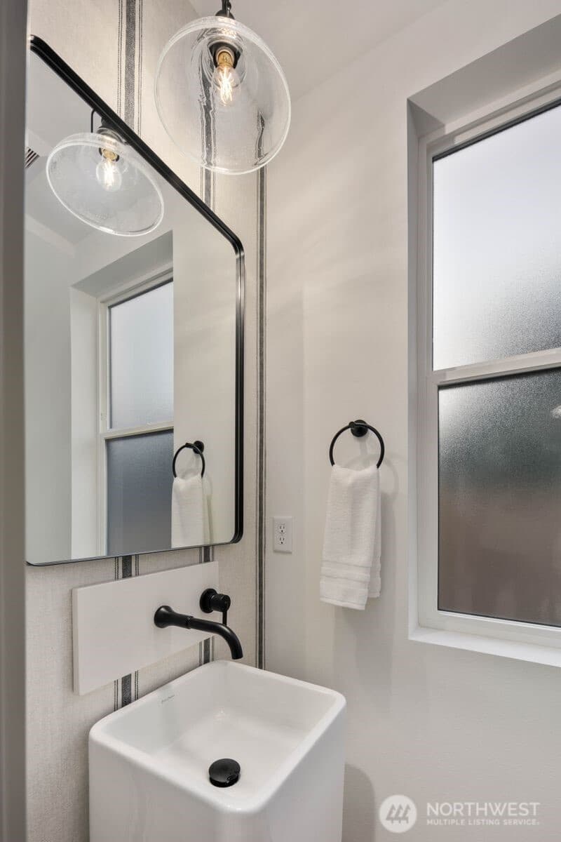 Property photo for 5923 32nd Avenue SW, Seattle photo 13