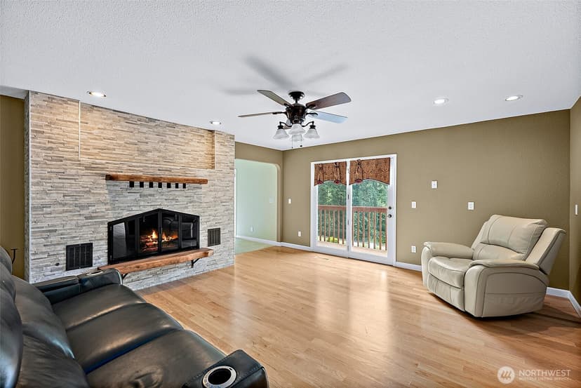 Property photo for 6718 76th Street W, Lakewood photo 12