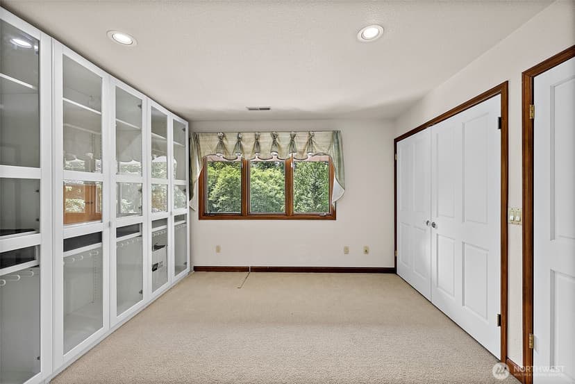 Property photo for 6718 76th Street W, Lakewood photo 32