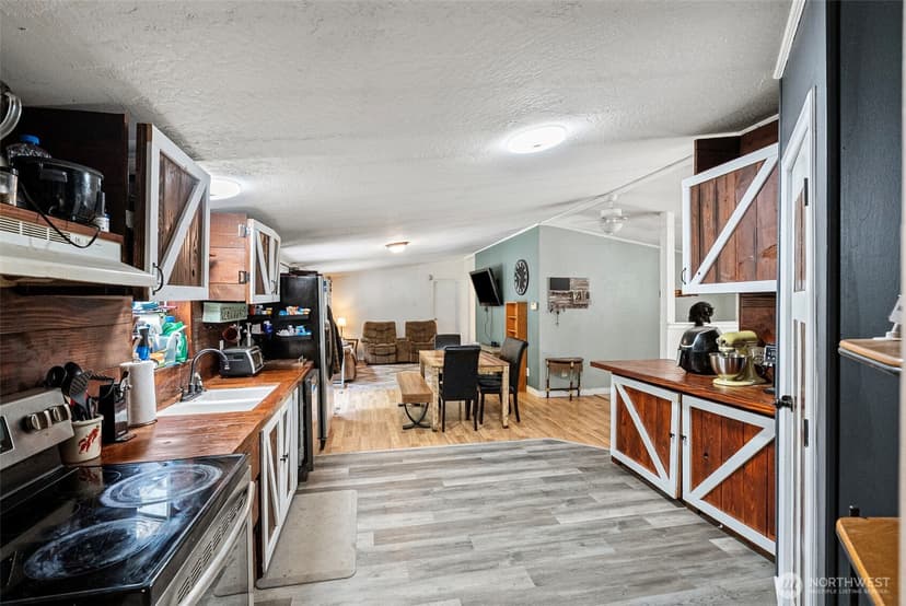 Property photo for 9390 Phillips Road SE, Port Orchard photo 12