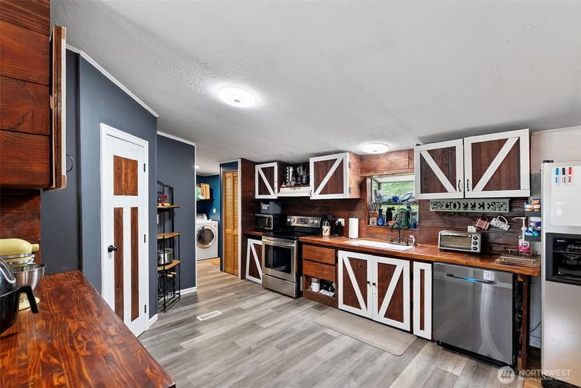 Property photo for 9390 Phillips Road SE, Port Orchard photo 10