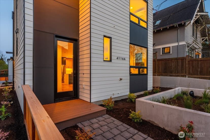 Property photo for 4122 Burke Avenue N, Seattle photo 4