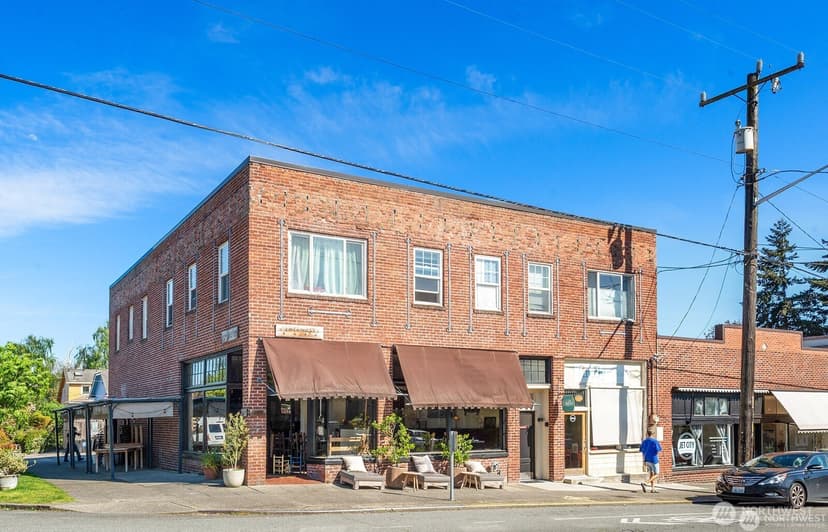 Property photo for 4122 Burke Avenue N, Seattle photo 38