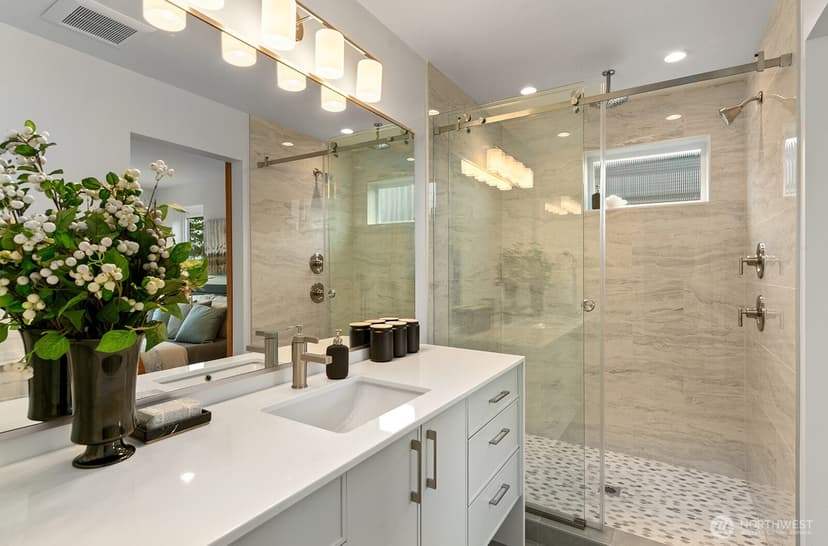 Property photo for 4122 Burke Avenue N, Seattle photo 18