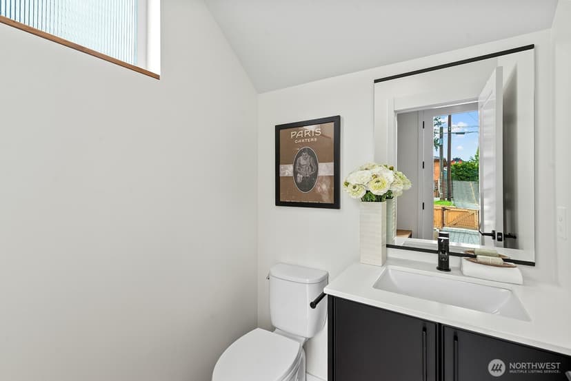Property photo for 4122 Burke Avenue N, Seattle photo 14