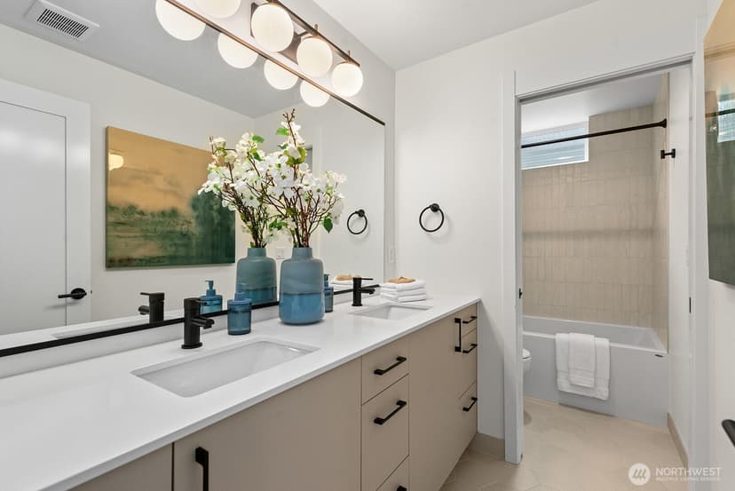 Property photo for 4122 Burke Avenue N, Seattle photo 23