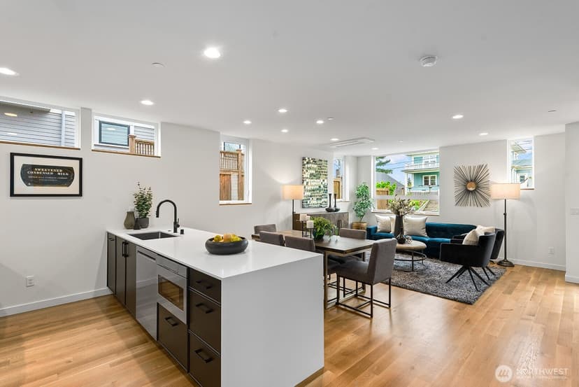 Property photo for 4122 Burke Avenue N, Seattle photo 11