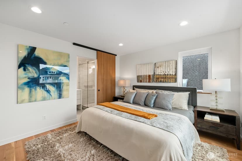 Property photo for 4122 Burke Avenue N, Seattle photo 16