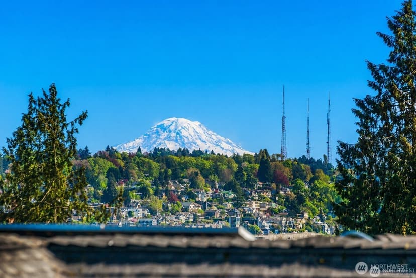 Property photo for 4122 Burke Avenue N, Seattle photo 29