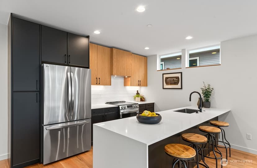 Property photo for 4122 Burke Avenue N, Seattle photo 6