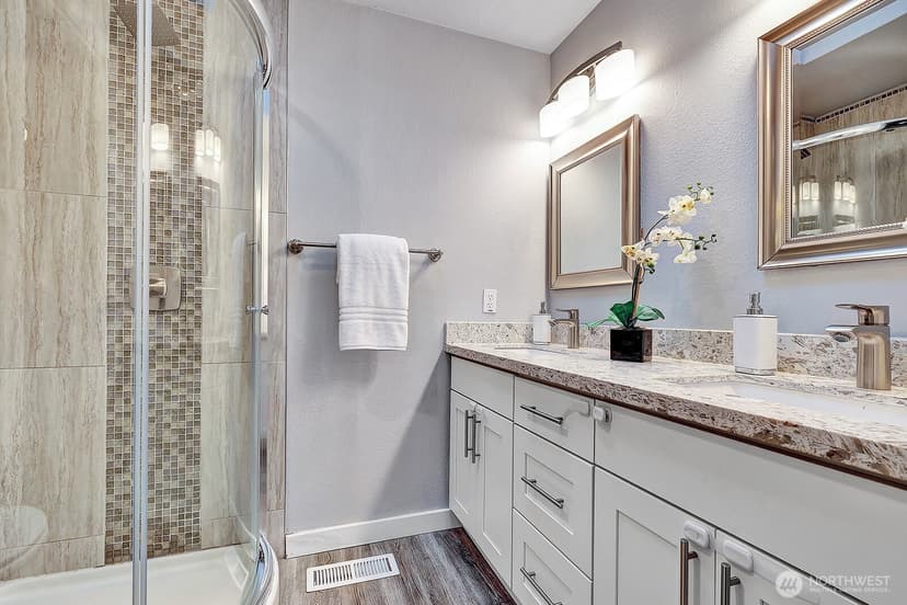Property photo for 7843 NE 146th Street, Kenmore photo 8