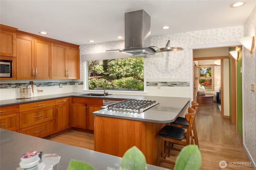 Property photo for 3409 Magnolia Blvd W, Seattle photo 7
