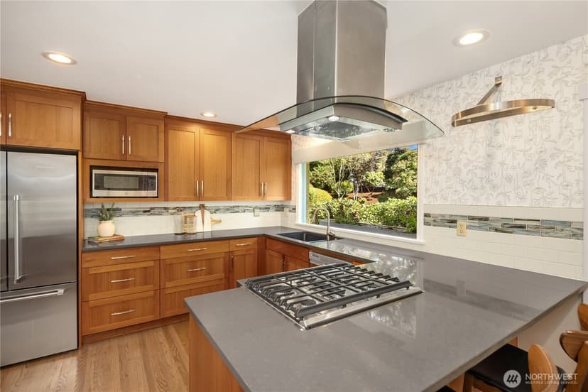 Property photo for 3409 Magnolia Blvd W, Seattle photo 9