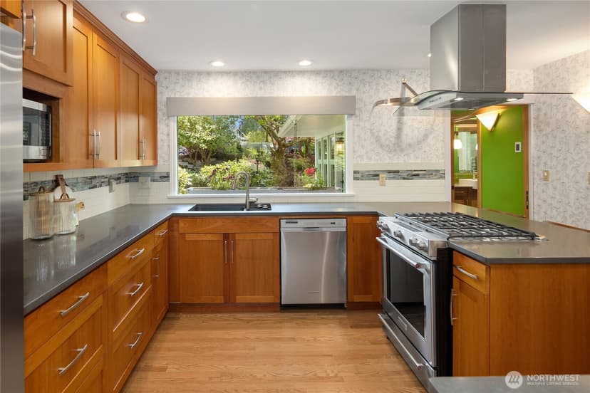 Property photo for 3409 Magnolia Blvd W, Seattle photo 8