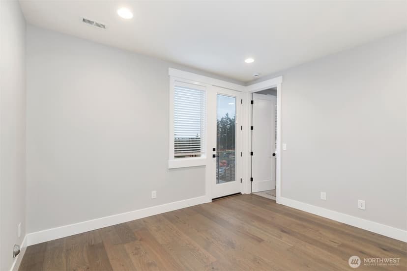 Property photo for 13045 75th Place S, Seattle photo 4