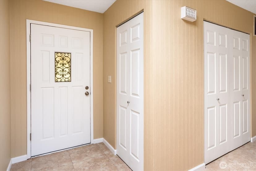 Property photo for 10823 Glen Acres Drive S #D, Seattle photo 4