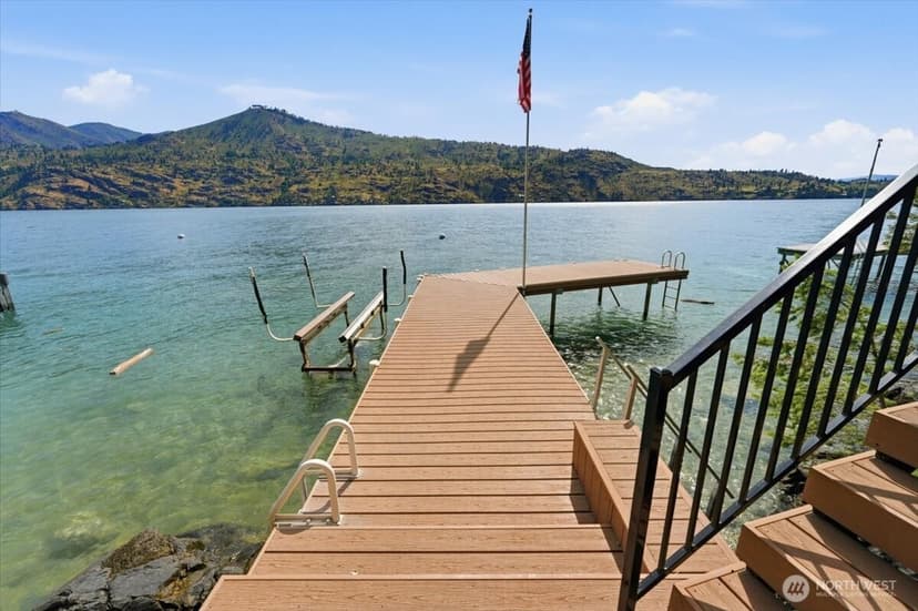 Property photo for 15137 S Lakeshore Road, Chelan photo 5
