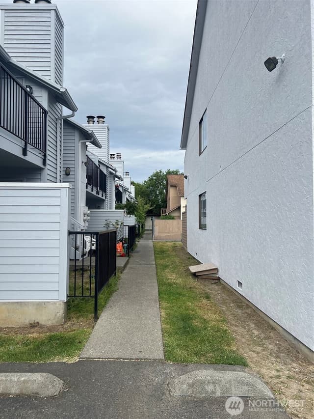 Property photo for 12434 Ambaum Blvd SW #106, Seattle photo 5