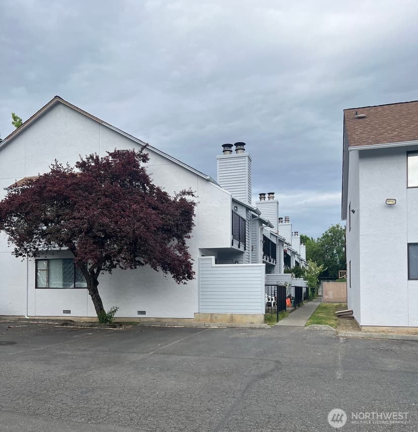 Property photo for 12434 Ambaum Blvd SW #106, Seattle photo 2