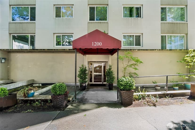 Property photo for 1200 Boylston Avenue #402, Seattle photo 14