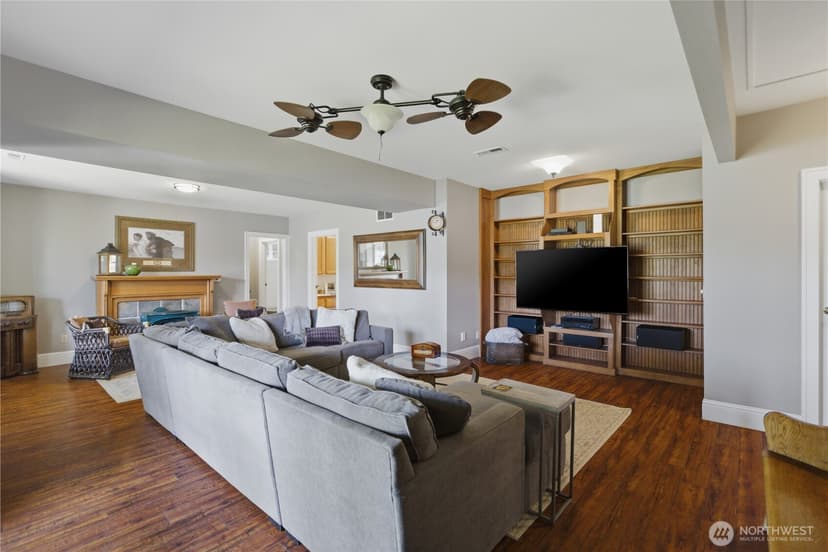 Property photo for 7110 Vandermark Road E, Bonney Lake photo 26