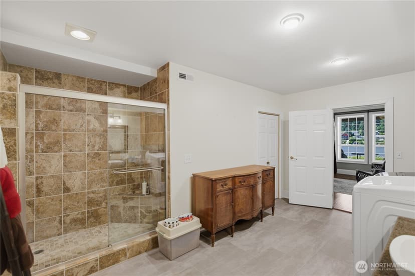 Property photo for 7110 Vandermark Road E, Bonney Lake photo 28