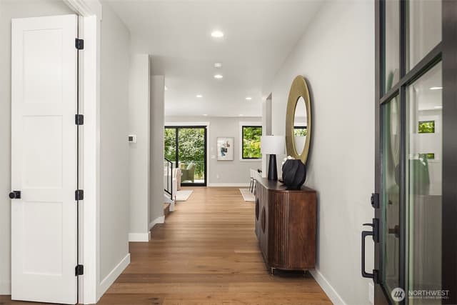 Property photo for 7321 48th Avenue NE, Seattle photo 2
