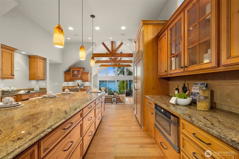 Property photo for 18021 SE 40th Place, Bellevue photo 5
