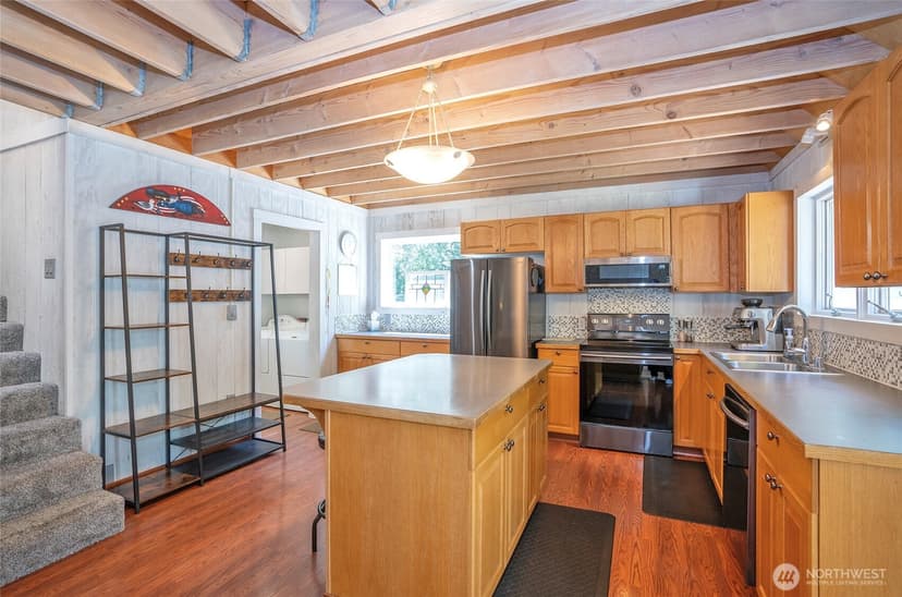 Property photo for 9393 Phillips Road SE, Port Orchard photo 10
