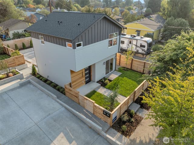 Property photo for 1605 SW Kenyon Street, Seattle photo 3