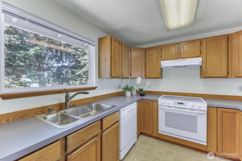 Property photo for 20907 4th Place S, Des Moines photo 9