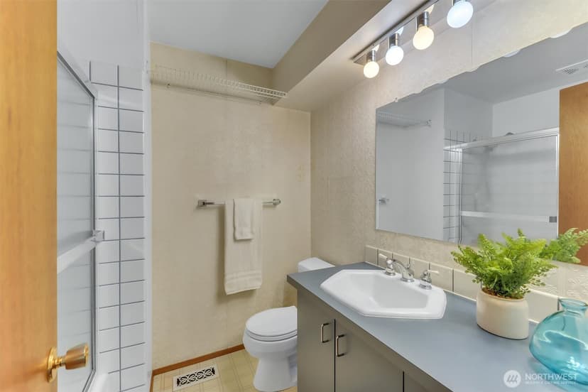 Property photo for 20907 4th Place S, Des Moines photo 13