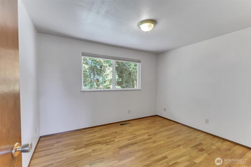 Property photo for 20907 4th Place S, Des Moines photo 12