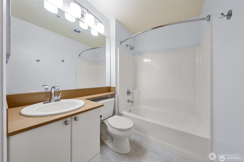 Property photo for 1323 Boren Avenue #206, Seattle photo 7