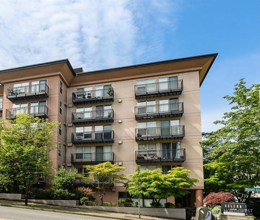 Property photo for 1323 Boren Avenue #206, Seattle photo 2
