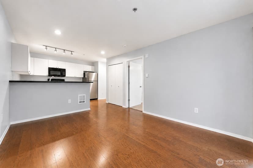Property photo for 1323 Boren Avenue #206, Seattle photo 4