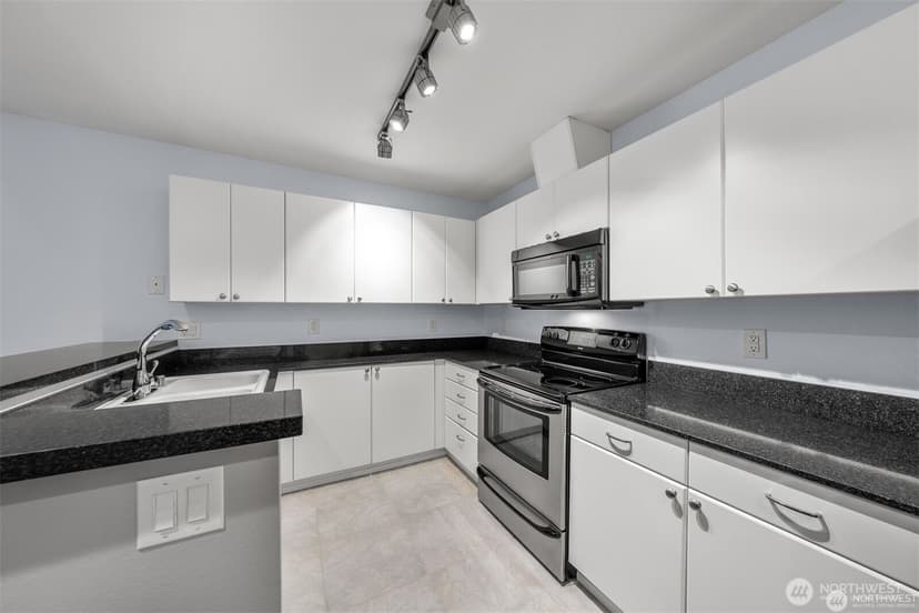 Property photo for 1323 Boren Avenue #206, Seattle photo 10