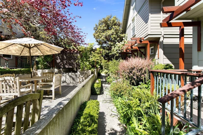 Property photo for 6318 5th Avenue NE #C, Seattle photo 24