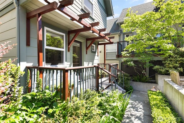 Property photo for 6318 5th Avenue NE #C, Seattle photo 2
