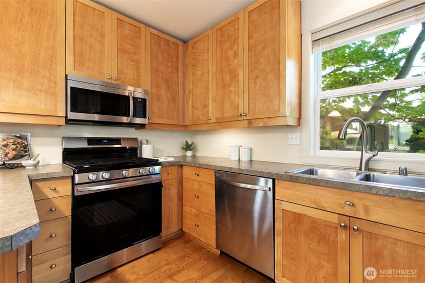 Property photo for 6318 5th Avenue NE #C, Seattle photo 8
