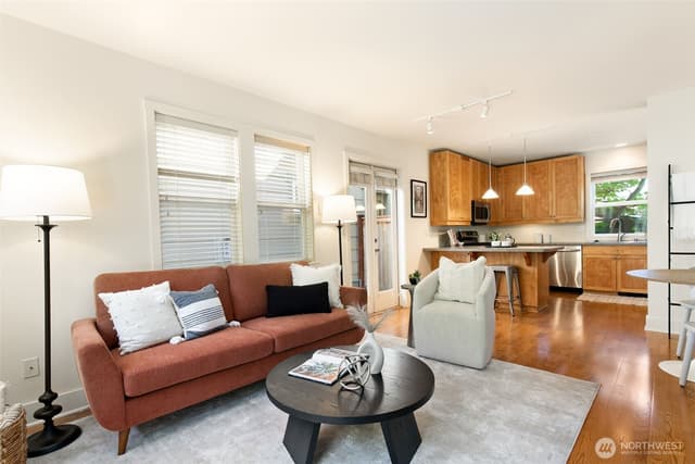 Property photo for 6318 5th Avenue NE #C, Seattle photo 4