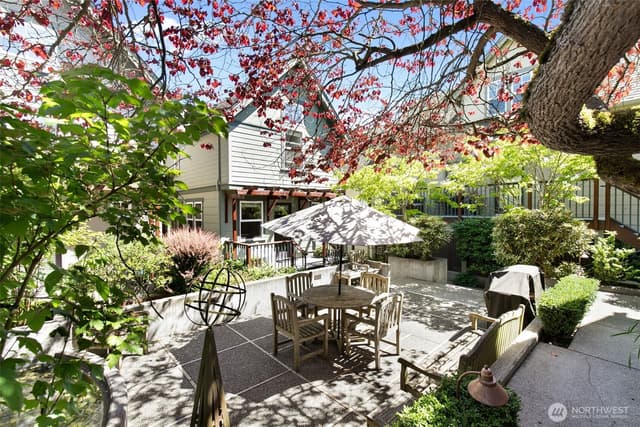 Property photo for 6318 5th Avenue NE #C, Seattle photo 3