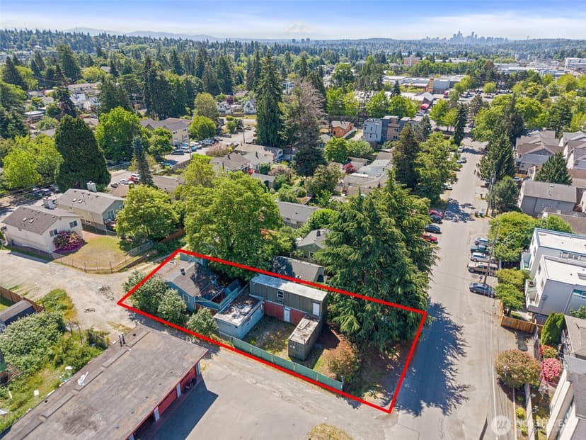 Property photo for 10346 Midvale Avenue N, Seattle photo 2