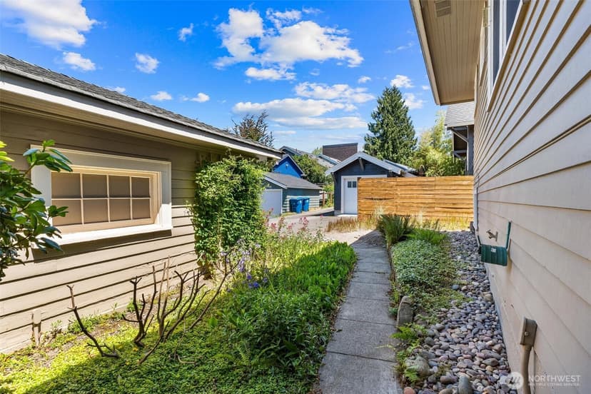 Property photo for 1916 E McGraw Street, Seattle photo 37