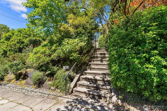 Property photo for 1916 E McGraw Street, Seattle photo 5